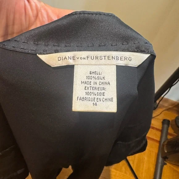 DVF Diane von Furstenberg satin 100% silk blouse shirt Sz 14 - Picture 7 of 16